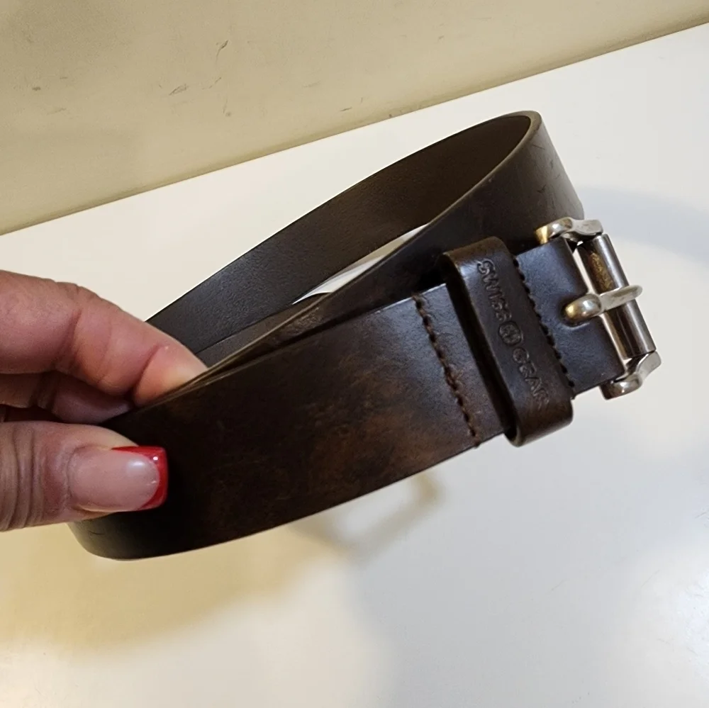 SWISS GEAR DARK BROWN LEATHER BELT SIZE M (32-36)